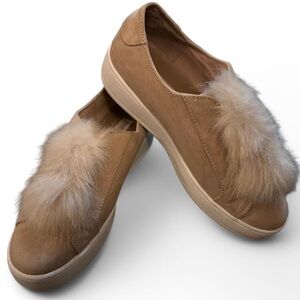 Steve Madden Women's platform slip on in beige suede faux fur Pom Pom/ S-9.5B